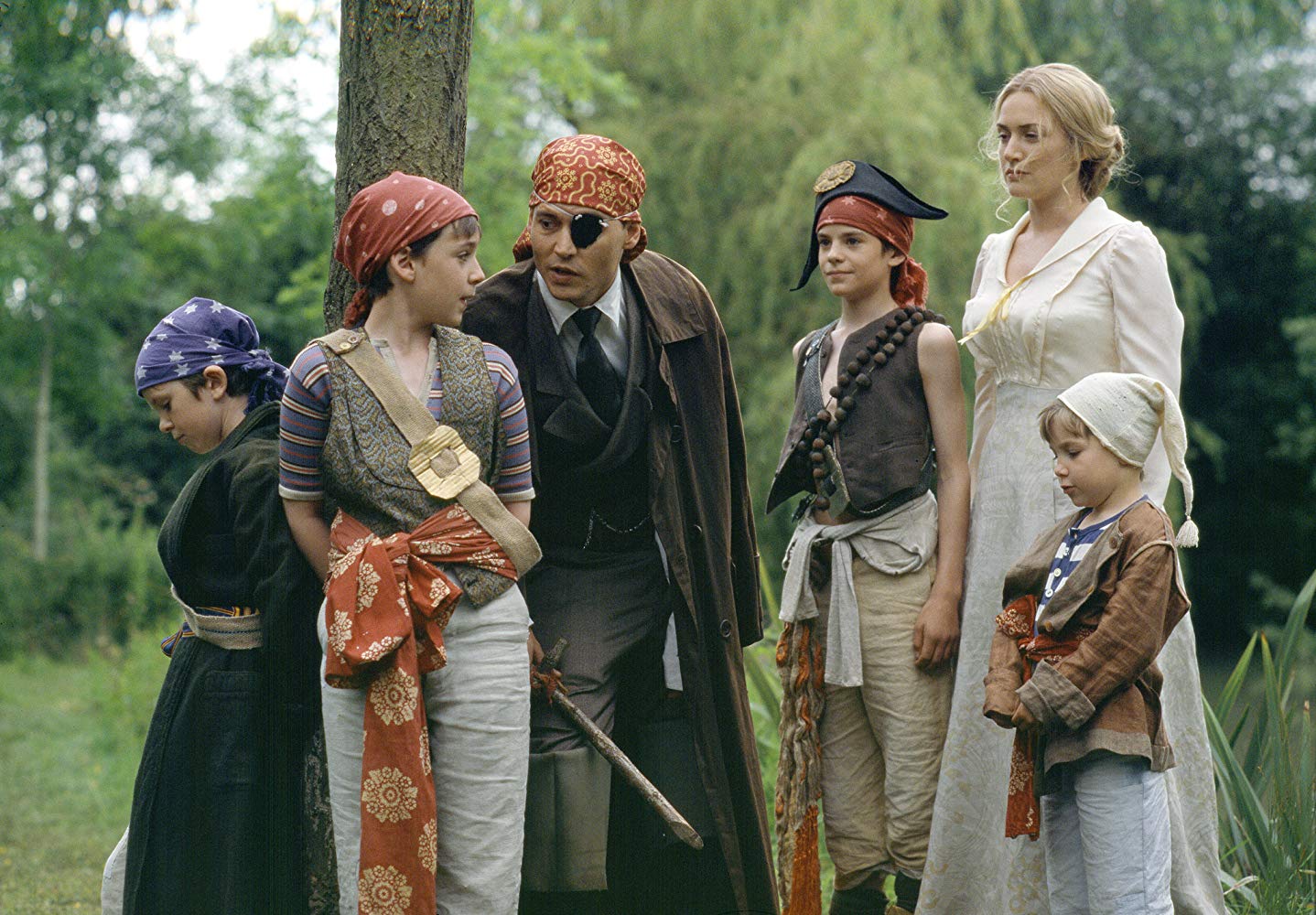 Johnny Depp và 9 bộ phim đáng xem của tài tử điện ảnh này finding neverland