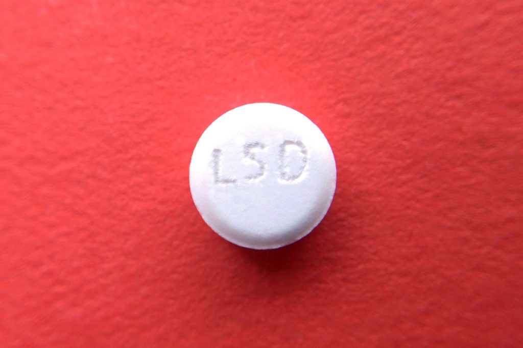 Bí mật kiếm tiền tỉ của Steve Jobs có phải là LSD và Cần sa? 0_86992qc-1T8ZB8Yt